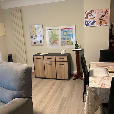 Chez Line Et Francis Apartment Тарб Екстериор снимка